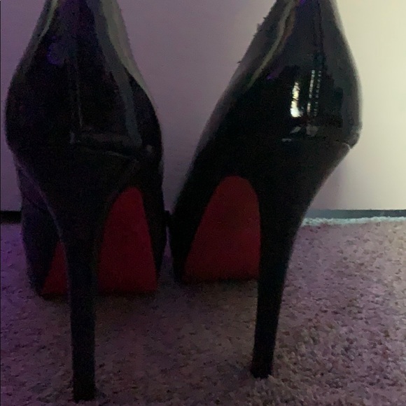 Black Heels - Picture 3 of 4